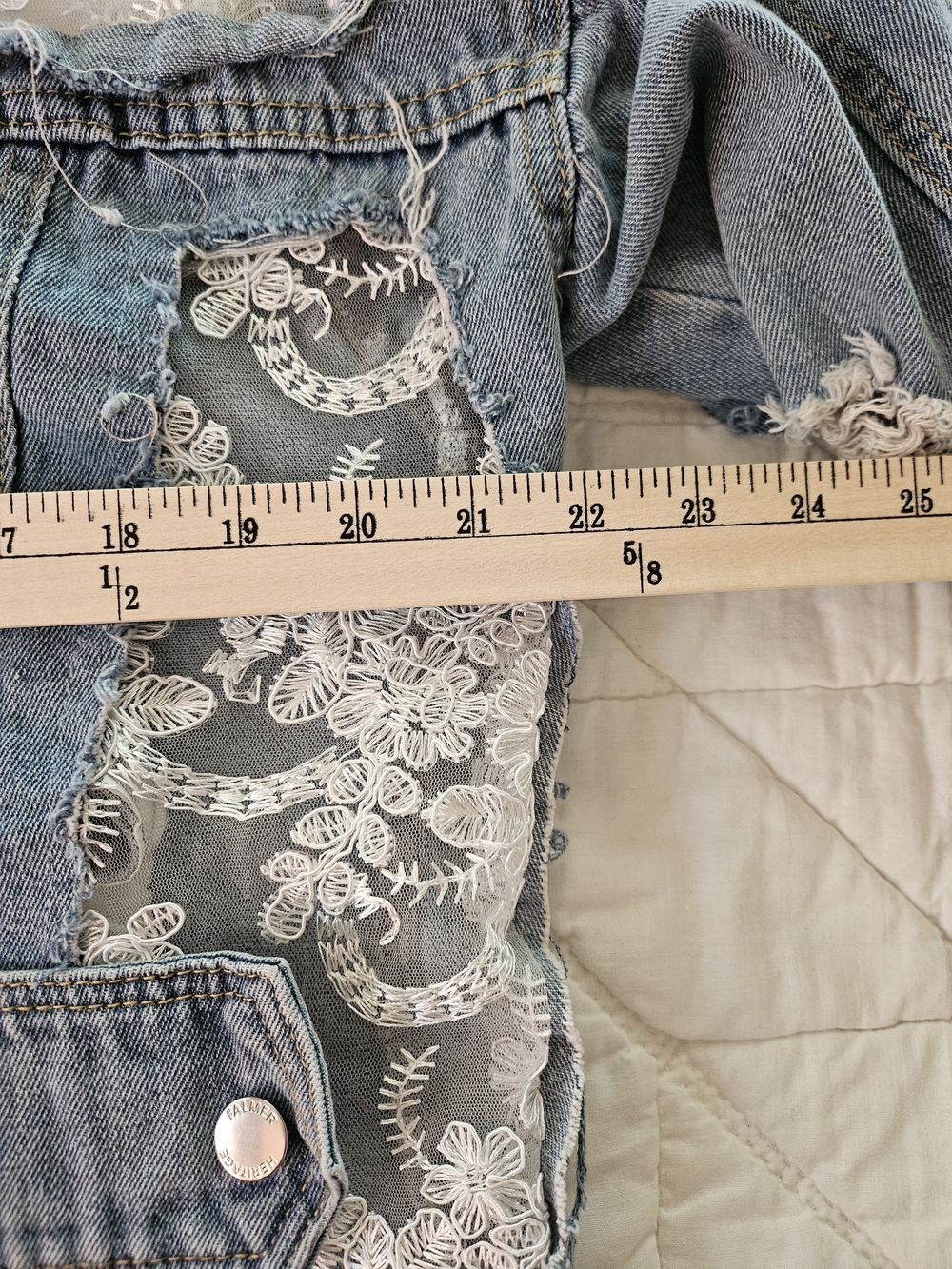 40 Monas- Denim w/ Floral Lace - Distressed Cropped Jacket- Size L - Picture 6 of 8
